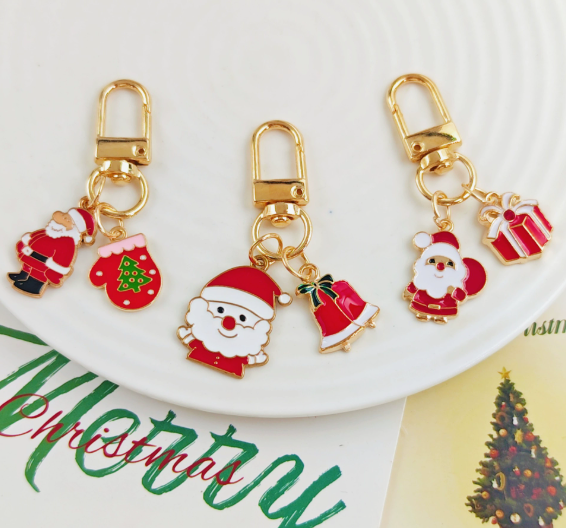 Custom Christmas keychain for promotional giveaways